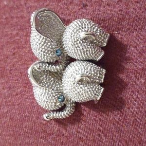Baby elephant brooch pin